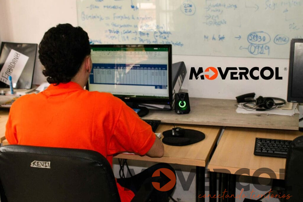 auxiliar-de-mercancia-movercol Movercol expertos en mudanzas, transporte de motos y logística de mercancías en todo el territorio colombiano y ¿Cuánto vale enviar mi moto de Bogotá a Cali?