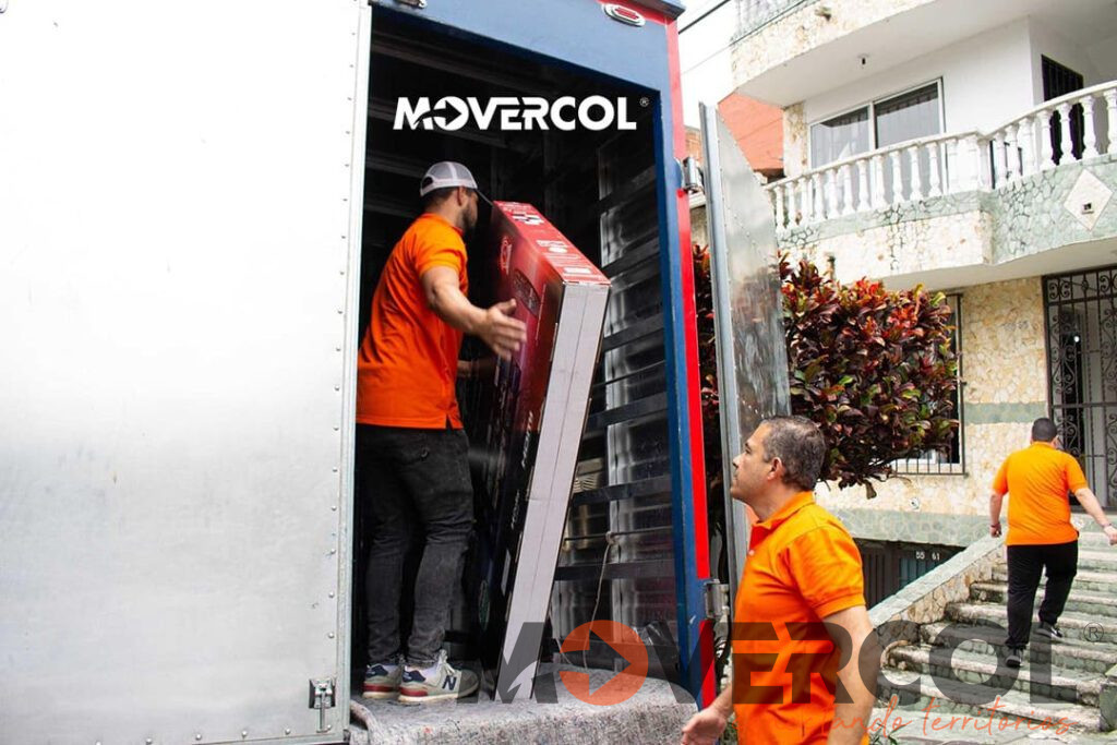 proceso-de-carga-a-nivel-nacional-embalaje_optimized-scaled Traslado de enseres y oficina por empresa de mudanzas Movercol